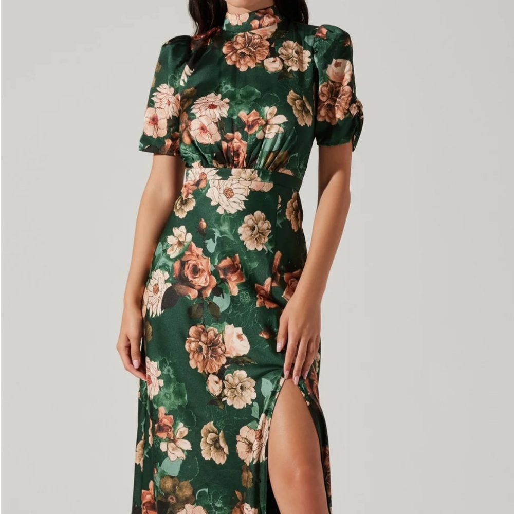 ASTR NWOT mock neck green floral midi dress